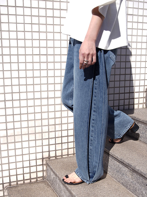 SIDE PLEATED DENIM PANTS / Y242-31045 /【 L-BLUE 】